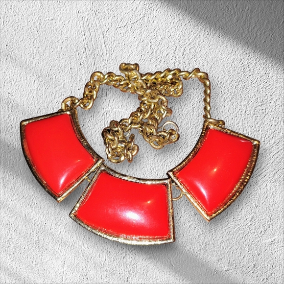 90S VINTAGE RED ENAMEL STATEMENT NECKLACE - Picture 2 of 6